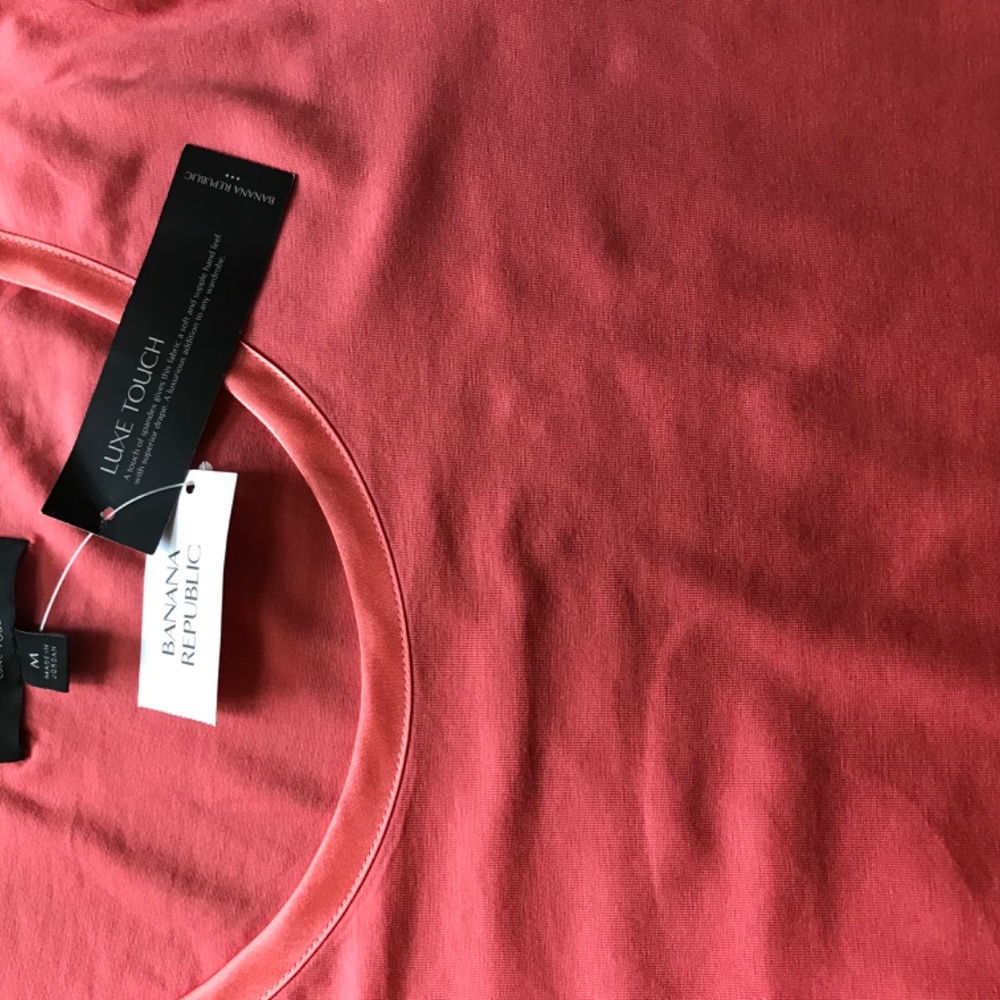 Banana Republic Tshirt - Picture 2 of 3